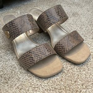 NWT ANN KLEIN Snakeskin Sandals